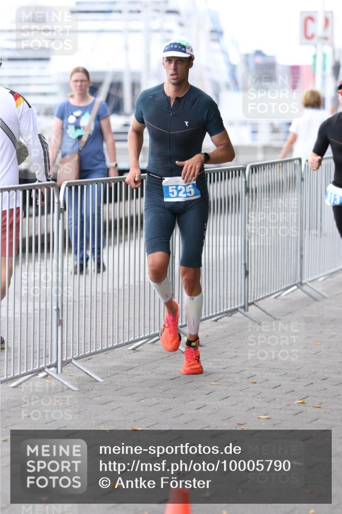 16.08.2026 - KN Förde Triathlon 2026 Antke Förster http://msf.ph/oto/10005790 16.08.2026 13:43:08 Laufen 525, 13 meine-sportfotos.de