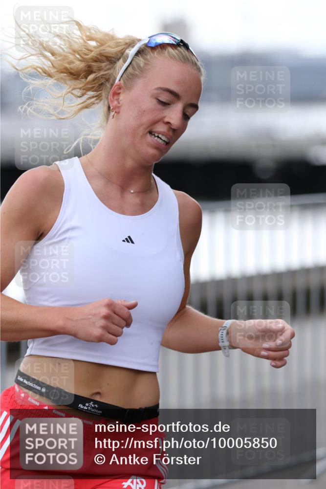 16.08.2026 - KN Förde Triathlon 2026 Antke Förster http://msf.ph/oto/10005850 16.08.2026 13:43:25 Laufen  meine-sportfotos.de