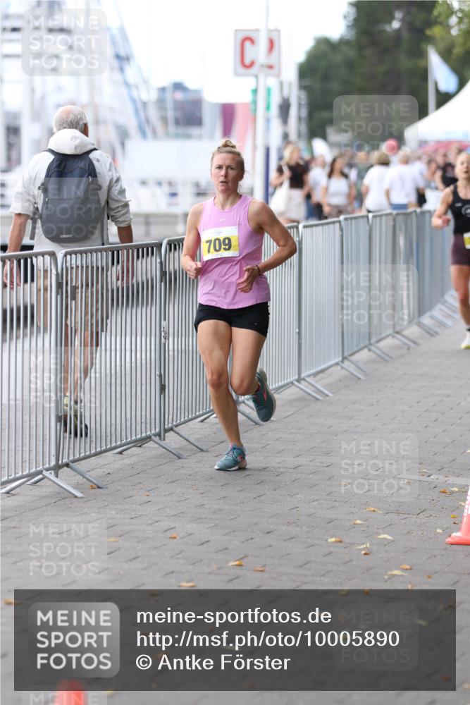 16.08.2026 - KN Förde Triathlon 2026 Antke Förster http://msf.ph/oto/10005890 16.08.2026 13:43:40 Laufen 709 meine-sportfotos.de