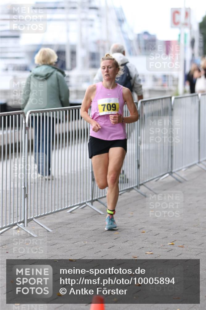 16.08.2026 - KN Förde Triathlon 2026 Antke Förster http://msf.ph/oto/10005894 16.08.2026 13:43:42 Laufen 709 meine-sportfotos.de