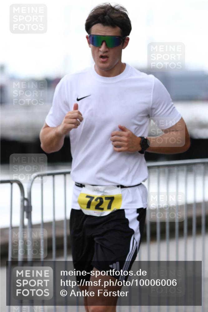 16.08.2026 - KN Förde Triathlon 2026 Antke Förster http://msf.ph/oto/10006006 16.08.2026 13:44:11 Laufen 727 meine-sportfotos.de