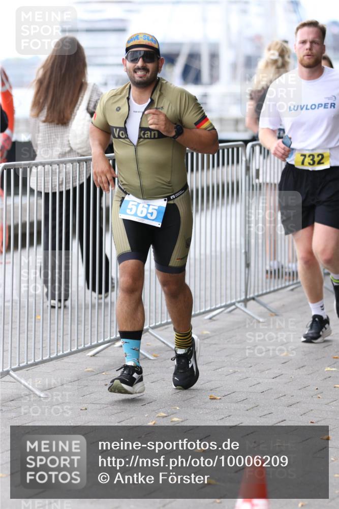 16.08.2026 - KN Förde Triathlon 2026 Antke Förster http://msf.ph/oto/10006209 16.08.2026 13:45:14 Laufen 565, 732 meine-sportfotos.de