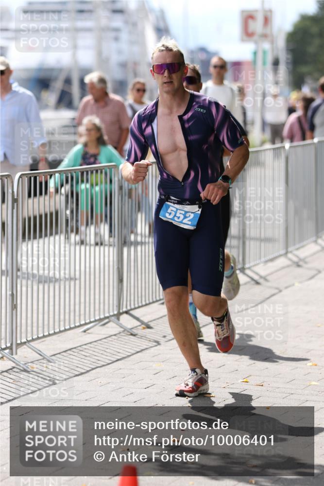 16.08.2026 - KN Förde Triathlon 2026 Antke Förster http://msf.ph/oto/10006401 16.08.2026 13:46:35 Laufen 3, 552 meine-sportfotos.de