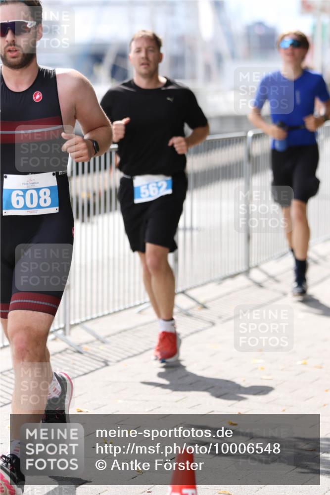 16.08.2026 - KN Förde Triathlon 2026 Antke Förster http://msf.ph/oto/10006548 16.08.2026 13:47:47 Laufen 608, 562 meine-sportfotos.de