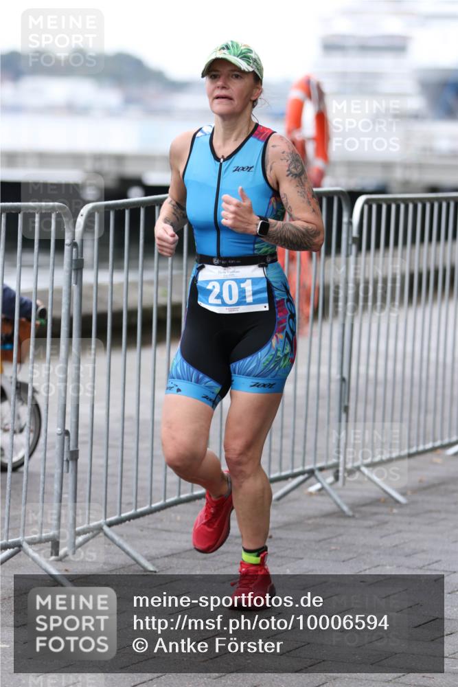 16.08.2026 - KN Förde Triathlon 2026 Antke Förster http://msf.ph/oto/10006594 16.08.2026 10:23:36 Laufen 7001, 1, 201 meine-sportfotos.de