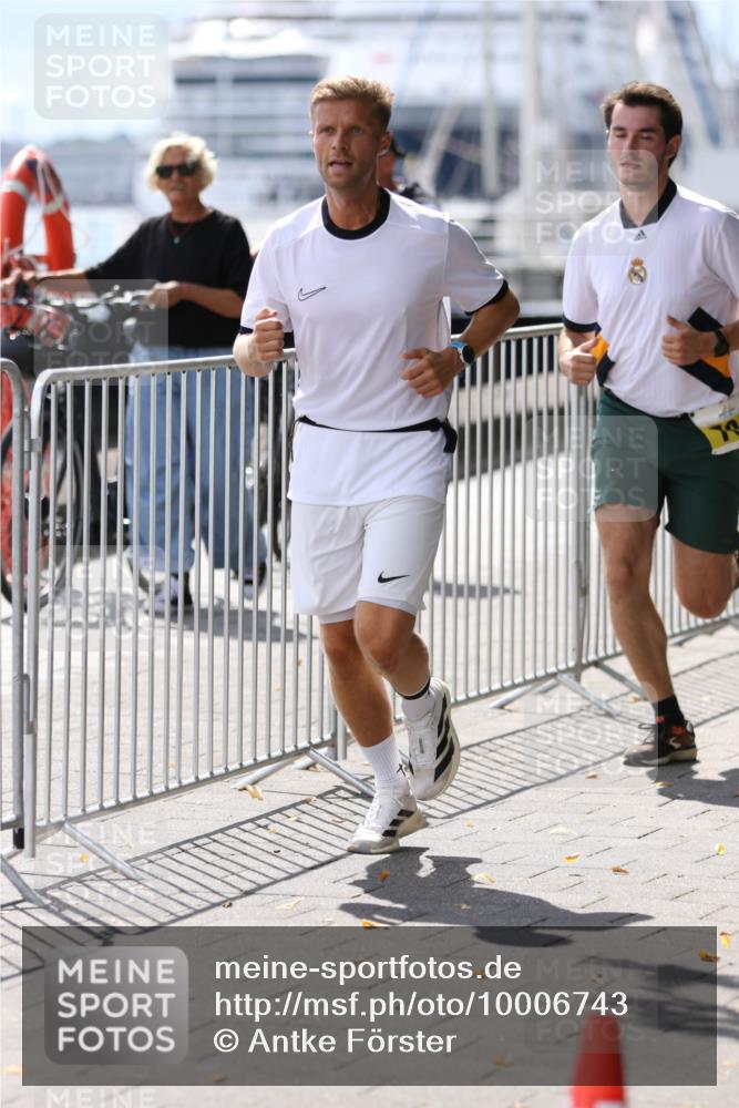 16.08.2026 - KN Förde Triathlon 2026 Antke Förster http://msf.ph/oto/10006743 16.08.2026 13:49:12 Laufen  meine-sportfotos.de