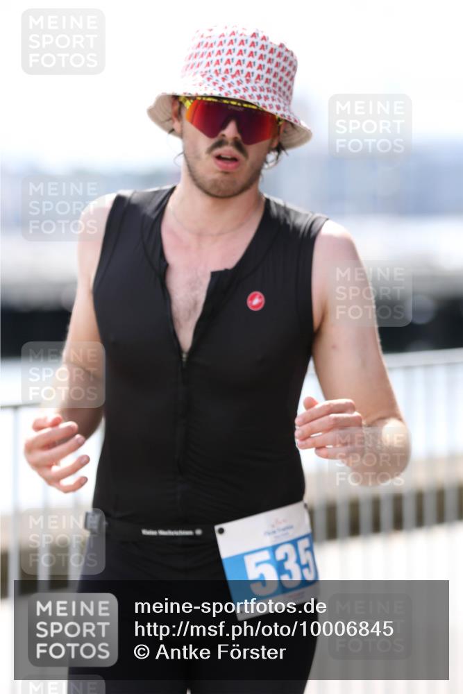 16.08.2026 - KN Förde Triathlon 2026 Antke Förster http://msf.ph/oto/10006845 16.08.2026 13:49:51 Laufen 535 meine-sportfotos.de