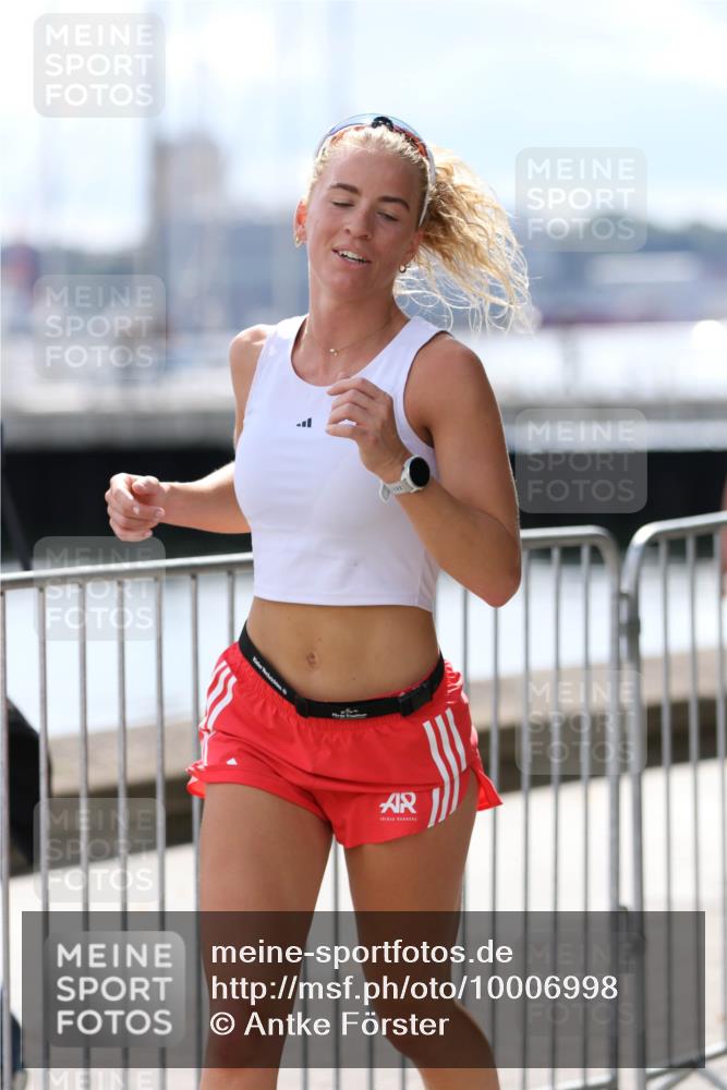 16.08.2026 - KN Förde Triathlon 2026 Antke Förster http://msf.ph/oto/10006998 16.08.2026 13:51:09 Laufen  meine-sportfotos.de