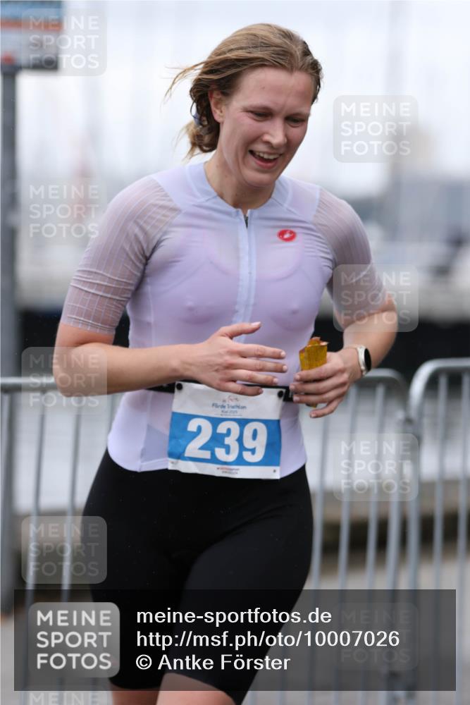 16.08.2026 - KN Förde Triathlon 2026 Antke Förster http://msf.ph/oto/10007026 16.08.2026 10:26:51 Laufen 2005, 239 meine-sportfotos.de