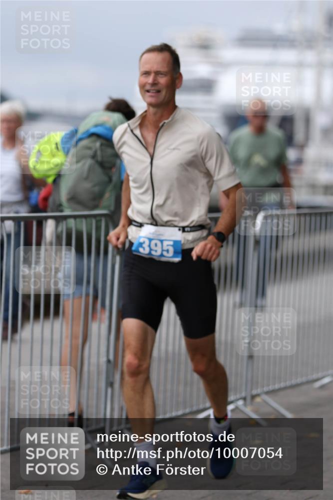 16.08.2026 - KN Förde Triathlon 2026 Antke Förster http://msf.ph/oto/10007054 16.08.2026 12:07:29 Laufen 7395 meine-sportfotos.de