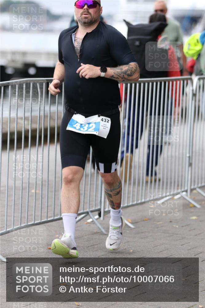 16.08.2026 - KN Förde Triathlon 2026 Antke Förster http://msf.ph/oto/10007066 16.08.2026 12:07:31 Laufen 432, 432, 17, 1 meine-sportfotos.de