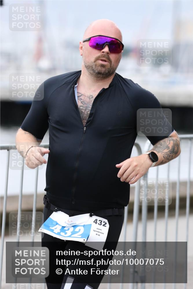 16.08.2026 - KN Förde Triathlon 2026 Antke Förster http://msf.ph/oto/10007075 16.08.2026 12:07:33 Laufen 432, 432, 40 meine-sportfotos.de