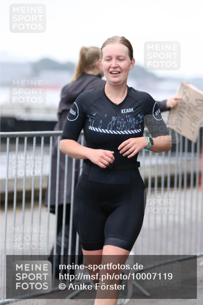 16.08.2026 - KN Förde Triathlon 2026 Antke Förster http://msf.ph/oto/10007119 16.08.2026 10:27:38 Laufen  meine-sportfotos.de