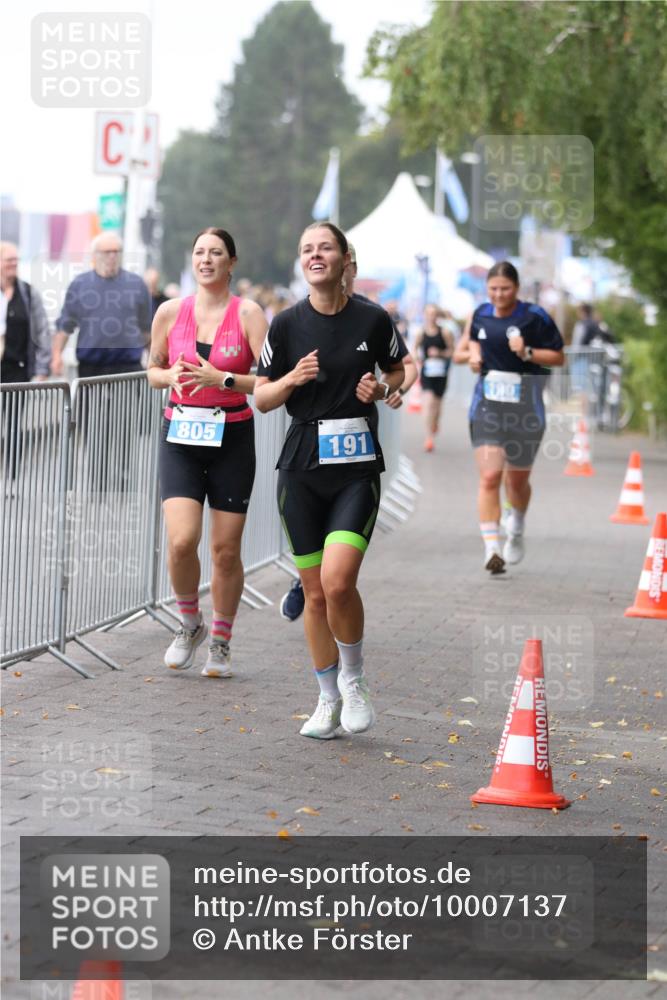 16.08.2026 - KN Förde Triathlon 2026 Antke Förster http://msf.ph/oto/10007137 16.08.2026 10:27:50 Laufen 805, 191 meine-sportfotos.de