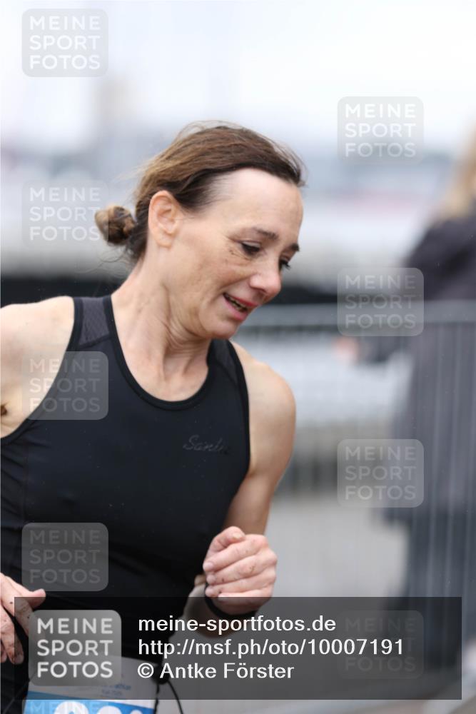 16.08.2026 - KN Förde Triathlon 2026 Antke Förster http://msf.ph/oto/10007191 16.08.2026 10:28:09 Laufen 2005 meine-sportfotos.de