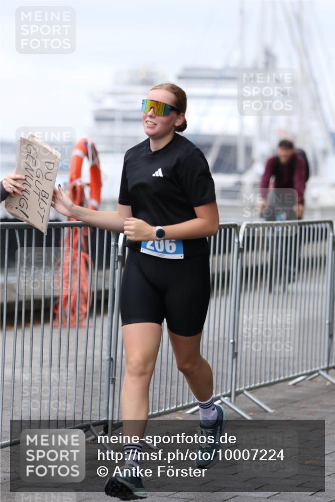 16.08.2026 - KN Förde Triathlon 2026 Antke Förster http://msf.ph/oto/10007224 16.08.2026 10:28:32 Laufen 9021 meine-sportfotos.de