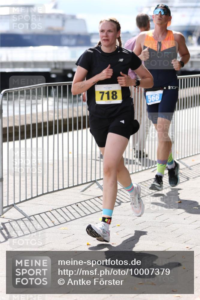 16.08.2026 - KN Förde Triathlon 2026 Antke Förster http://msf.ph/oto/10007379 16.08.2026 13:54:05 Laufen 718, 566 meine-sportfotos.de