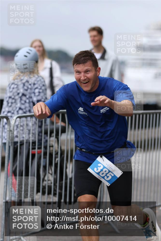 16.08.2026 - KN Förde Triathlon 2026 Antke Förster http://msf.ph/oto/10007414 16.08.2026 12:09:53 Laufen 385 meine-sportfotos.de
