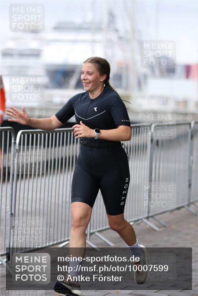16.08.2026 - KN Förde Triathlon 2026 Antke Förster http://msf.ph/oto/10007599 16.08.2026 10:31:22 Laufen  meine-sportfotos.de
