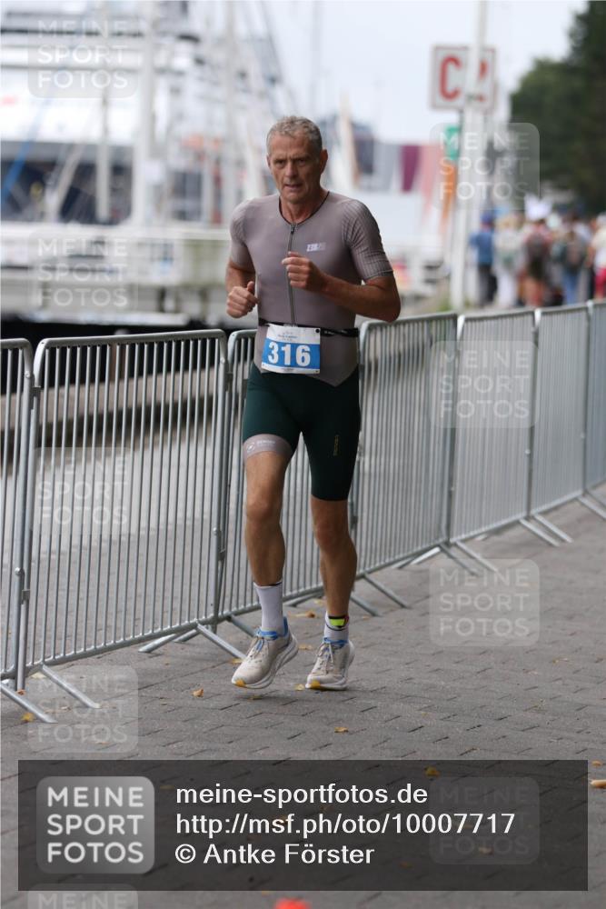 16.08.2026 - KN Förde Triathlon 2026 Antke Förster http://msf.ph/oto/10007717 16.08.2026 12:12:46 Laufen 316, 3 meine-sportfotos.de