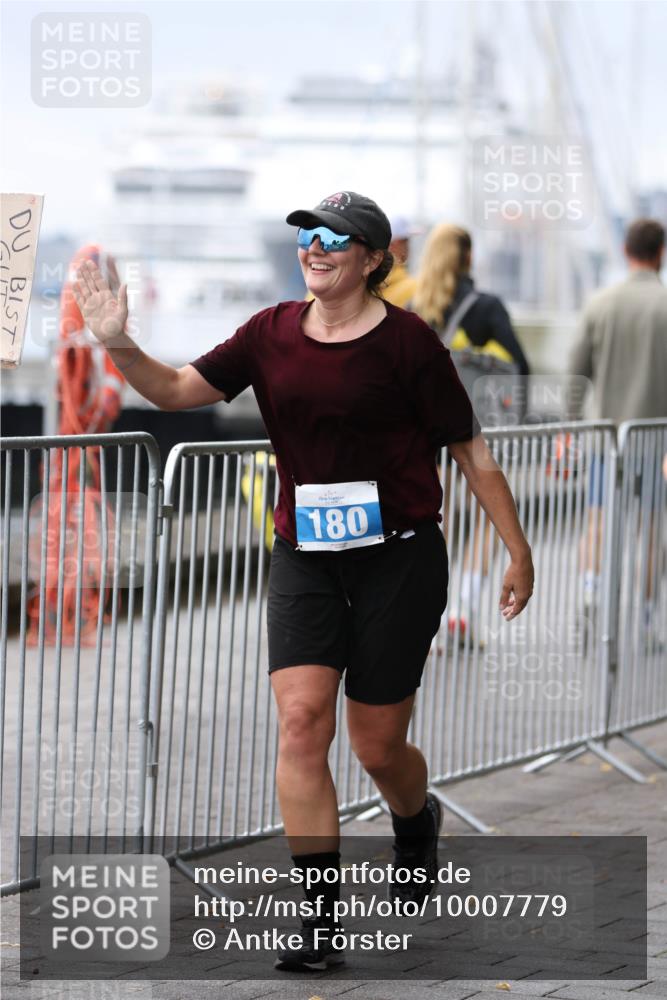 16.08.2026 - KN Förde Triathlon 2026 Antke Förster http://msf.ph/oto/10007779 16.08.2026 10:32:22 Laufen 180 meine-sportfotos.de