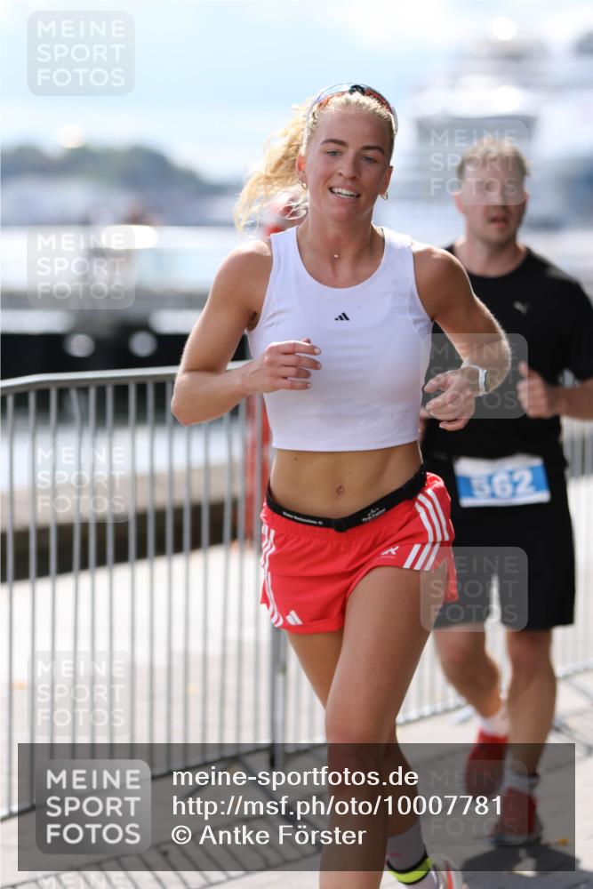 16.08.2026 - KN Förde Triathlon 2026 Antke Förster http://msf.ph/oto/10007781 16.08.2026 13:58:51 Laufen 1562 meine-sportfotos.de