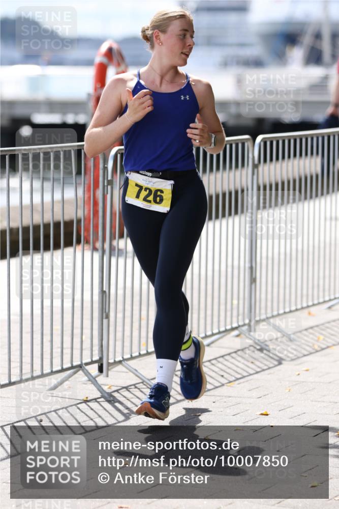 16.08.2026 - KN Förde Triathlon 2026 Antke Förster http://msf.ph/oto/10007850 16.08.2026 13:59:40 Laufen 726 meine-sportfotos.de