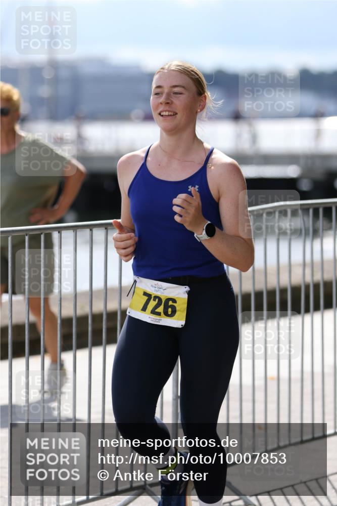 16.08.2026 - KN Förde Triathlon 2026 Antke Förster http://msf.ph/oto/10007853 16.08.2026 13:59:41 Laufen 726 meine-sportfotos.de