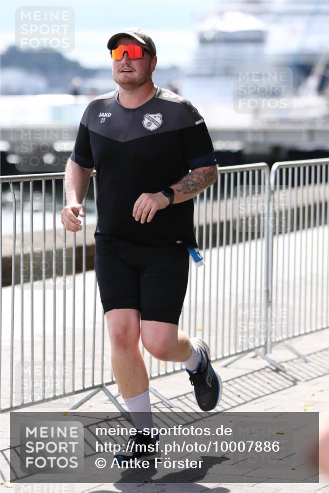 16.08.2026 - KN Förde Triathlon 2026 Antke Förster http://msf.ph/oto/10007886 16.08.2026 13:59:53 Laufen 23 meine-sportfotos.de