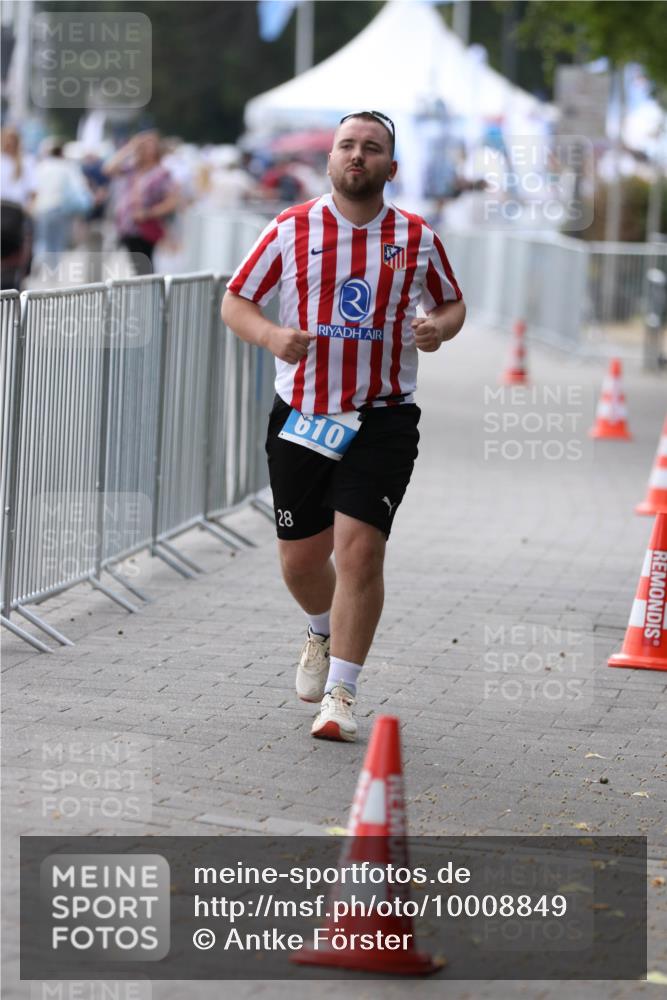 16.08.2026 - KN Förde Triathlon 2026 Antke Förster http://msf.ph/oto/10008849 16.08.2026 14:27:19 Laufen 610, 28 meine-sportfotos.de