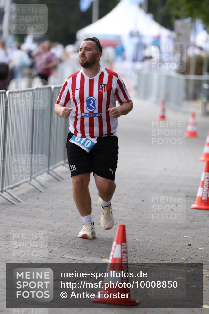 16.08.2026 - KN Förde Triathlon 2026 Antke Förster http://msf.ph/oto/10008850 16.08.2026 14:27:20 Laufen 610, 28 meine-sportfotos.de
