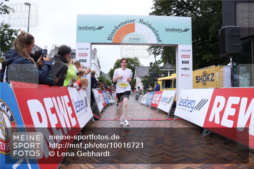 30.08.2026 - Blankeneser Heldenlauf Lena Gebhardt http://msf.ph/oto/10016721 30.08.2026 09:57:24 Ziel 1028, 1296, 1321, 1377, 1520 meine-sportfotos.de
