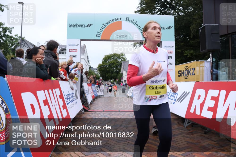 30.08.2026 - Blankeneser Heldenlauf Lena Gebhardt http://msf.ph/oto/10016832 30.08.2026 09:57:40 Ziel 1080, 1082, 1254, 1524 meine-sportfotos.de