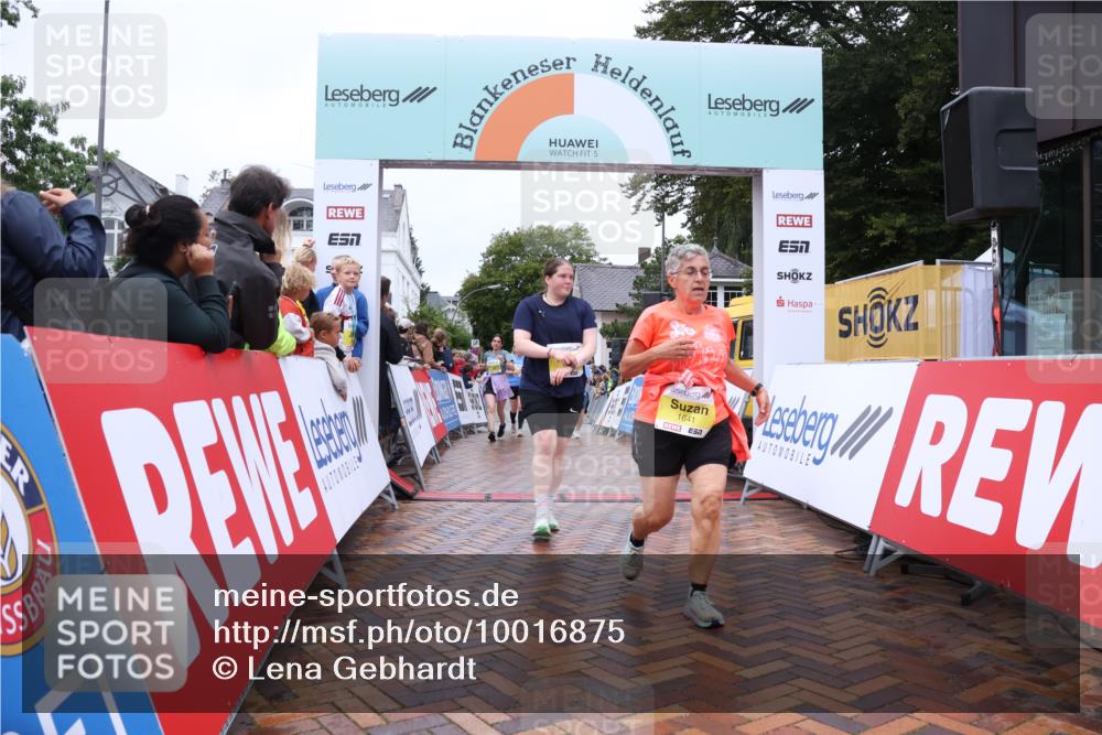30.08.2026 - Blankeneser Heldenlauf Lena Gebhardt http://msf.ph/oto/10016875 30.08.2026 09:57:47 Ziel 1260, 1610, 1611, 1641, 1685 meine-sportfotos.de