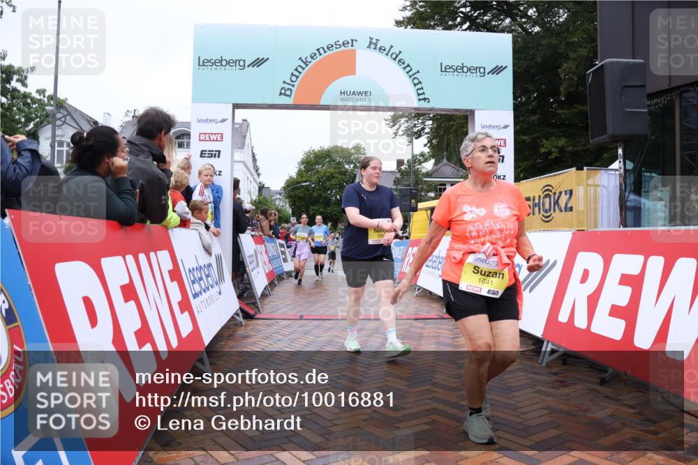 30.08.2026 - Blankeneser Heldenlauf Lena Gebhardt http://msf.ph/oto/10016881 30.08.2026 09:57:48 Ziel 1260, 1610, 1611, 1641, 1685 meine-sportfotos.de