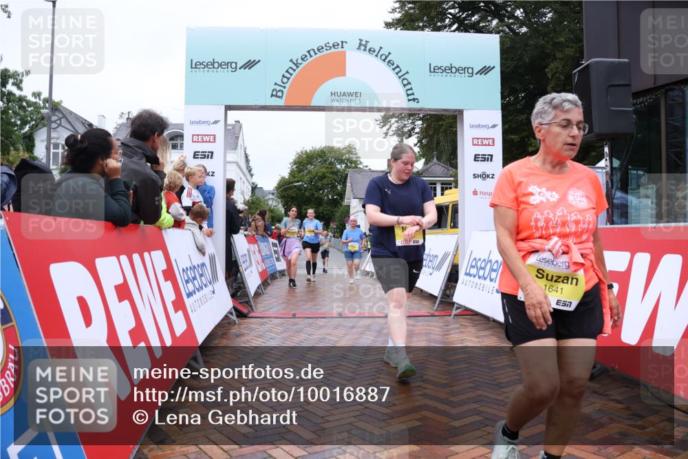 30.08.2026 - Blankeneser Heldenlauf Lena Gebhardt http://msf.ph/oto/10016887 30.08.2026 09:57:48 Ziel 1260, 1610, 1611, 1641, 1685 meine-sportfotos.de