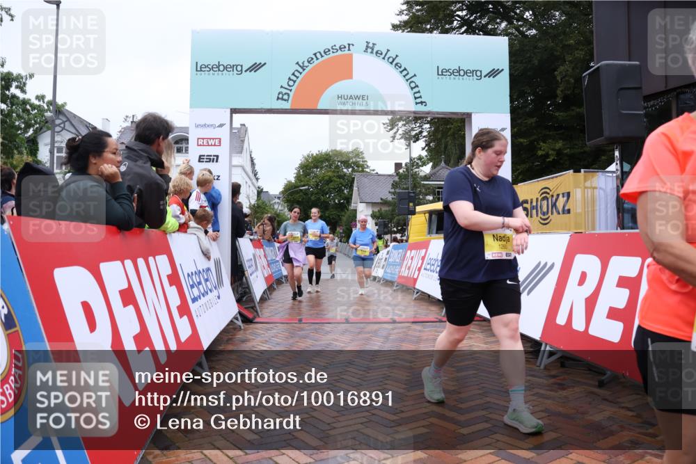 30.08.2026 - Blankeneser Heldenlauf Lena Gebhardt http://msf.ph/oto/10016891 30.08.2026 09:57:49 Ziel 1260, 1610, 1611, 1641, 1685 meine-sportfotos.de