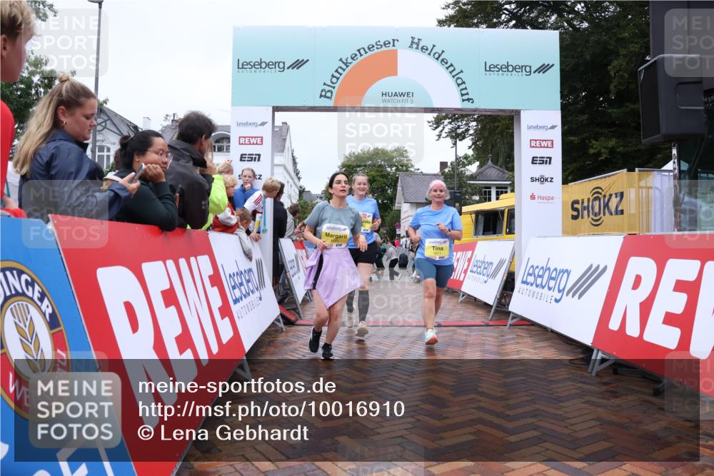 30.08.2026 - Blankeneser Heldenlauf Lena Gebhardt http://msf.ph/oto/10016910 30.08.2026 09:57:51 Ziel 1260, 1610, 1611, 1641, 1685 meine-sportfotos.de