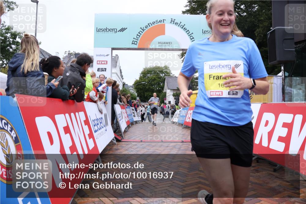 30.08.2026 - Blankeneser Heldenlauf Lena Gebhardt http://msf.ph/oto/10016937 30.08.2026 09:57:53 Ziel 1260, 1610, 1611, 1641, 1685, 1775 meine-sportfotos.de