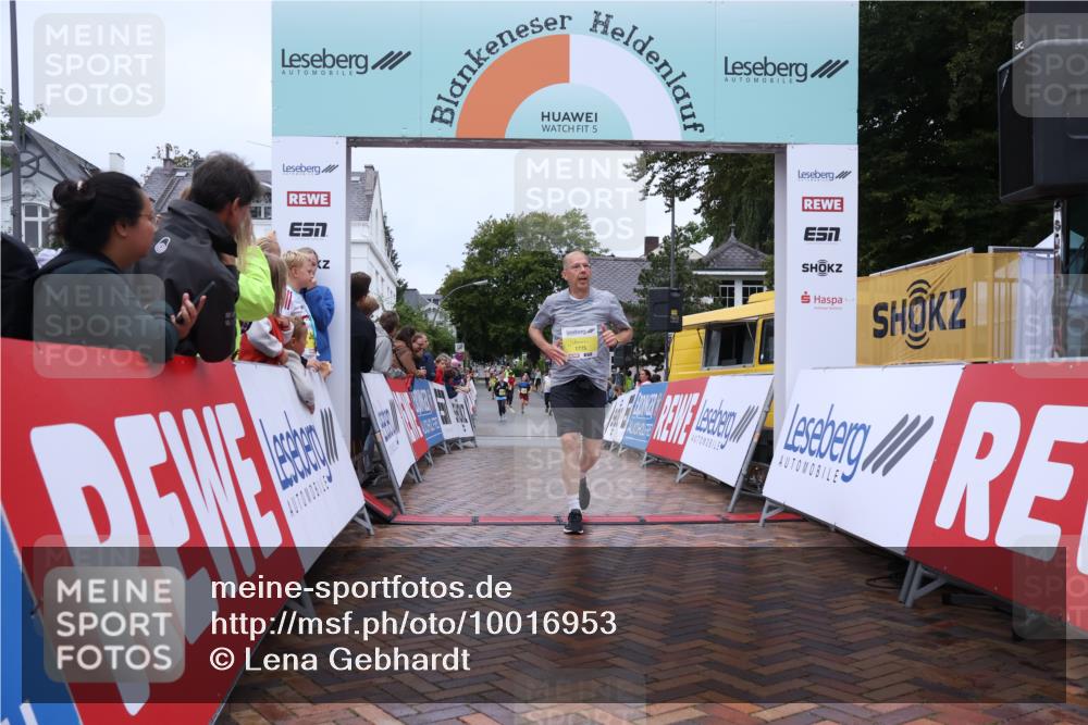 30.08.2026 - Blankeneser Heldenlauf Lena Gebhardt http://msf.ph/oto/10016953 30.08.2026 09:57:56 Ziel 1610, 1611, 1685, 1775 meine-sportfotos.de