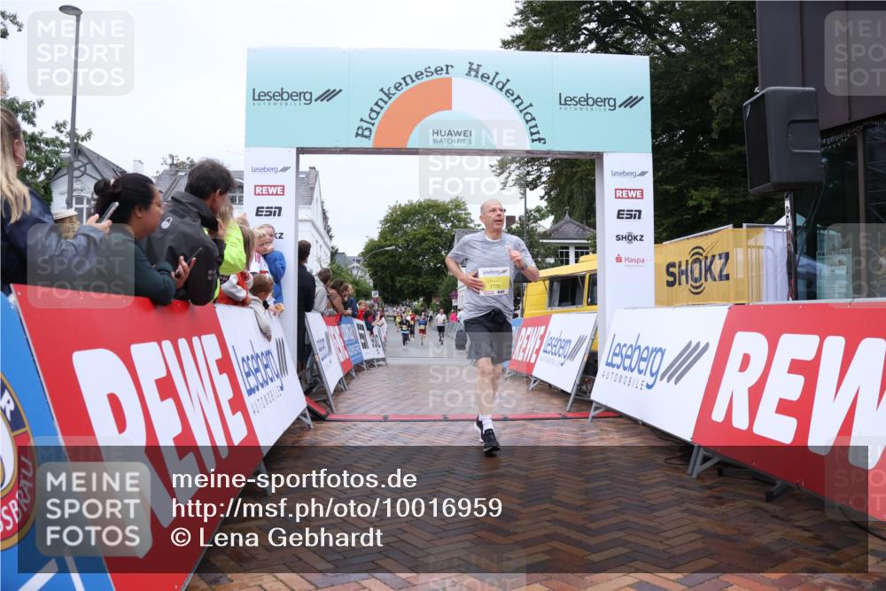 30.08.2026 - Blankeneser Heldenlauf Lena Gebhardt http://msf.ph/oto/10016959 30.08.2026 09:57:57 Ziel 1610, 1611, 1685, 1775 meine-sportfotos.de