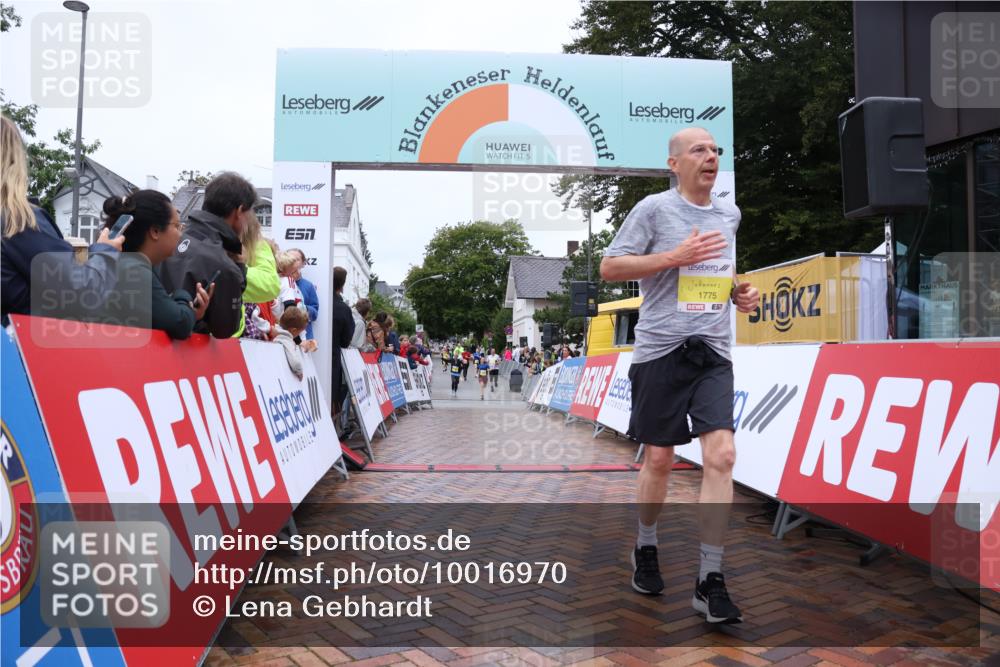30.08.2026 - Blankeneser Heldenlauf Lena Gebhardt http://msf.ph/oto/10016970 30.08.2026 09:57:58 Ziel 1610, 1611, 1685, 1775 meine-sportfotos.de