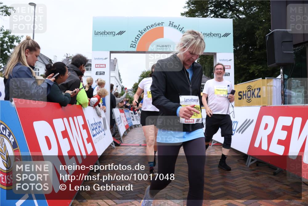 30.08.2026 - Blankeneser Heldenlauf Lena Gebhardt http://msf.ph/oto/10017048 30.08.2026 09:58:09 Ziel 1262, 1263, 1392, 1435, 1541, 1619, 1620, 1704 meine-sportfotos.de