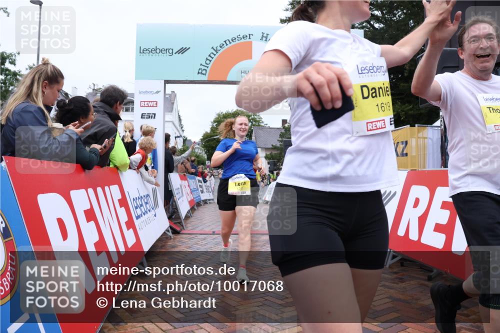 30.08.2026 - Blankeneser Heldenlauf Lena Gebhardt http://msf.ph/oto/10017068 30.08.2026 09:58:11 Ziel 1262, 1263, 1392, 1435, 1541, 1619, 1620, 1704 meine-sportfotos.de