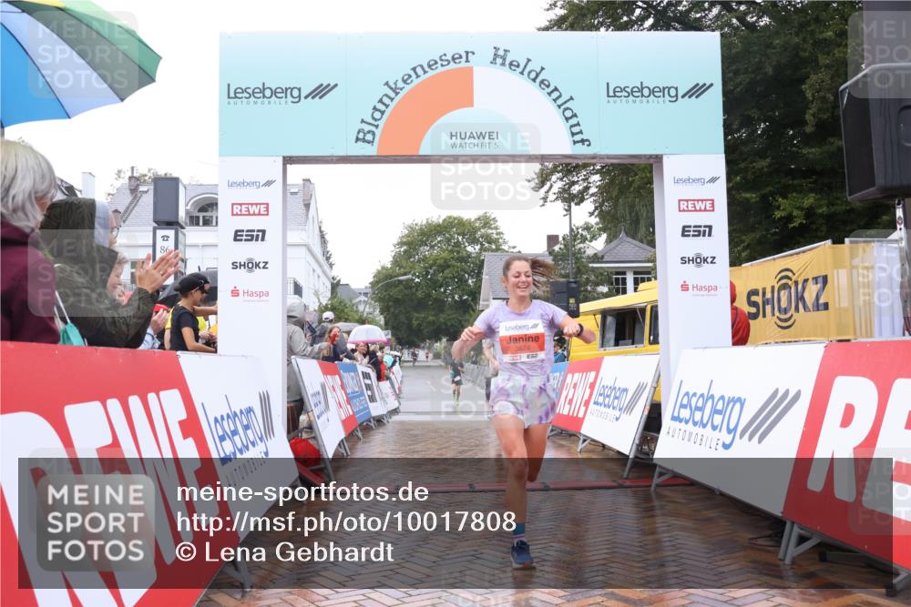 30.08.2026 - Blankeneser Heldenlauf Lena Gebhardt http://msf.ph/oto/10017808 30.08.2026 09:22:19 Ziel 3520, 3585, 3674, 3711 meine-sportfotos.de