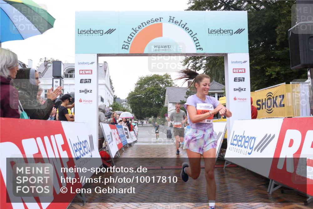30.08.2026 - Blankeneser Heldenlauf Lena Gebhardt http://msf.ph/oto/10017810 30.08.2026 09:22:19 Ziel 3520, 3585, 3674, 3711 meine-sportfotos.de