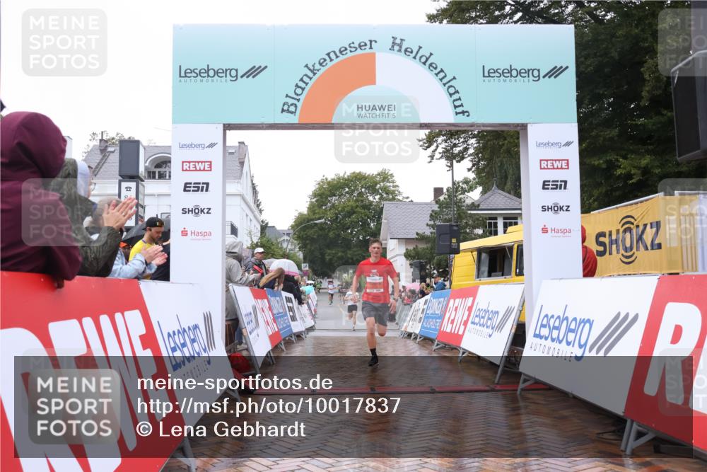 30.08.2026 - Blankeneser Heldenlauf Lena Gebhardt http://msf.ph/oto/10017837 30.08.2026 09:22:42 Ziel 3525, 3551, 3609 meine-sportfotos.de