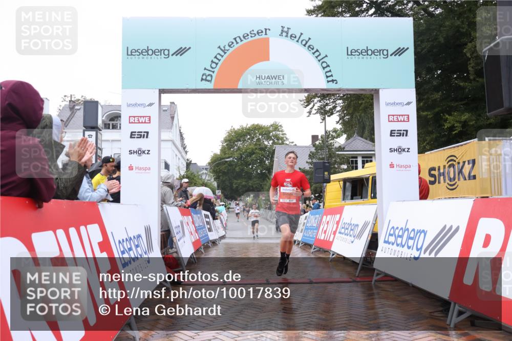 30.08.2026 - Blankeneser Heldenlauf Lena Gebhardt http://msf.ph/oto/10017839 30.08.2026 09:22:42 Ziel 3525, 3551, 3609 meine-sportfotos.de