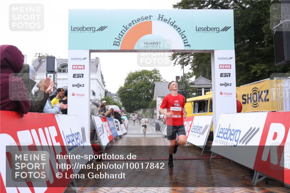 30.08.2026 - Blankeneser Heldenlauf Lena Gebhardt http://msf.ph/oto/10017842 30.08.2026 09:22:42 Ziel 3525, 3551, 3609 meine-sportfotos.de