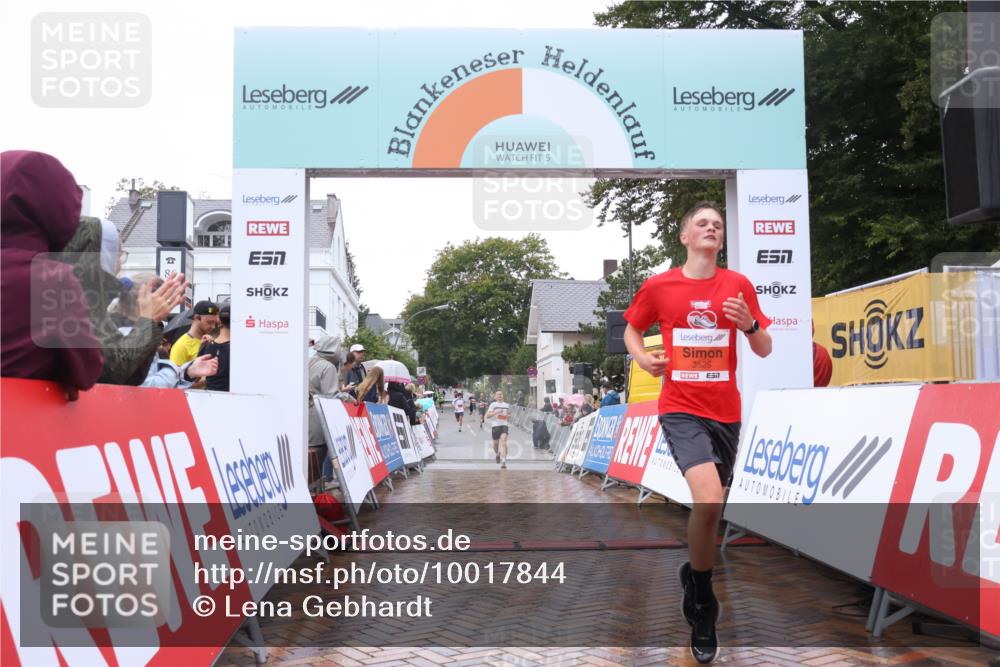 30.08.2026 - Blankeneser Heldenlauf Lena Gebhardt http://msf.ph/oto/10017844 30.08.2026 09:22:43 Ziel 3525, 3551, 3609 meine-sportfotos.de